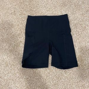 Yogalicious shorts with side pockets